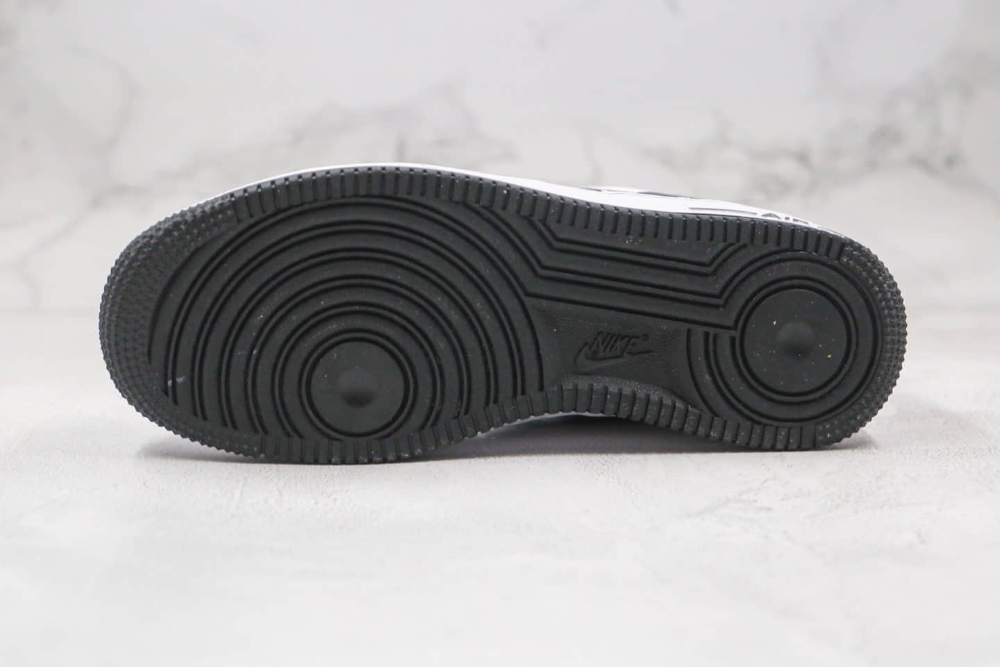 耐克Nike Air Force 1 '07 Low in White and Grey纯原版本低帮空军一号白灰黑色解构线条几何涂鸦板鞋内置全掌Sole气垫 货号：DD7113-100