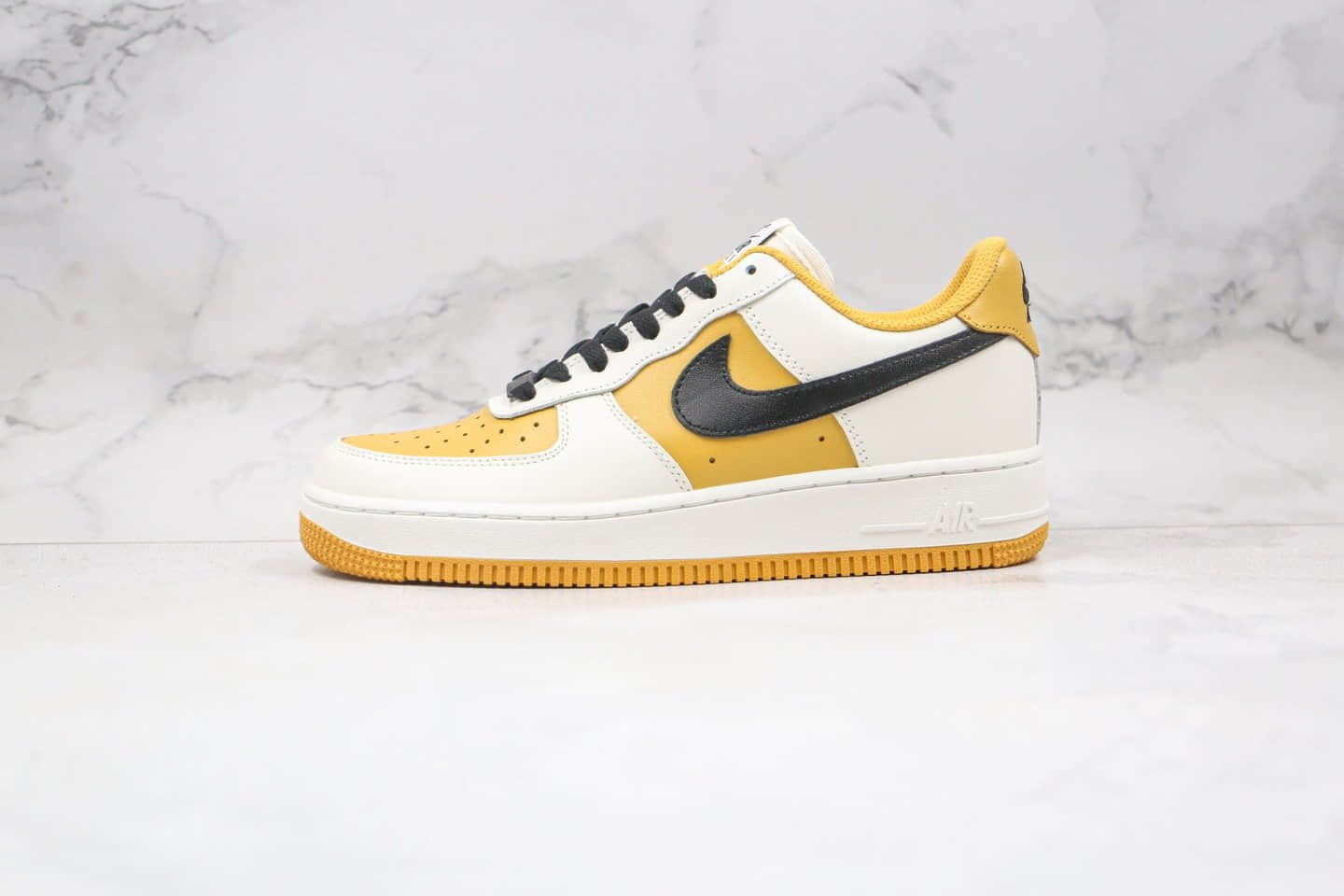 耐克Nike Air Force1纯原版本低帮AF1空军一号米白黑黄色内置气垫 货号：AQ4134-604