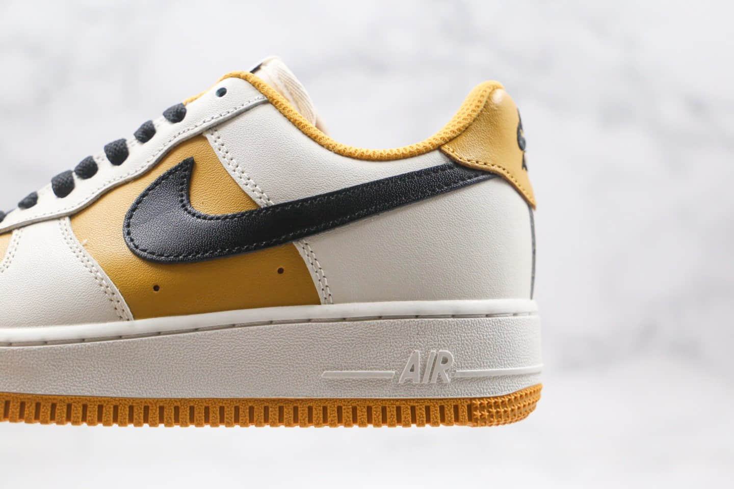 耐克Nike Air Force1纯原版本低帮AF1空军一号米白黑黄色内置气垫 货号：AQ4134-604