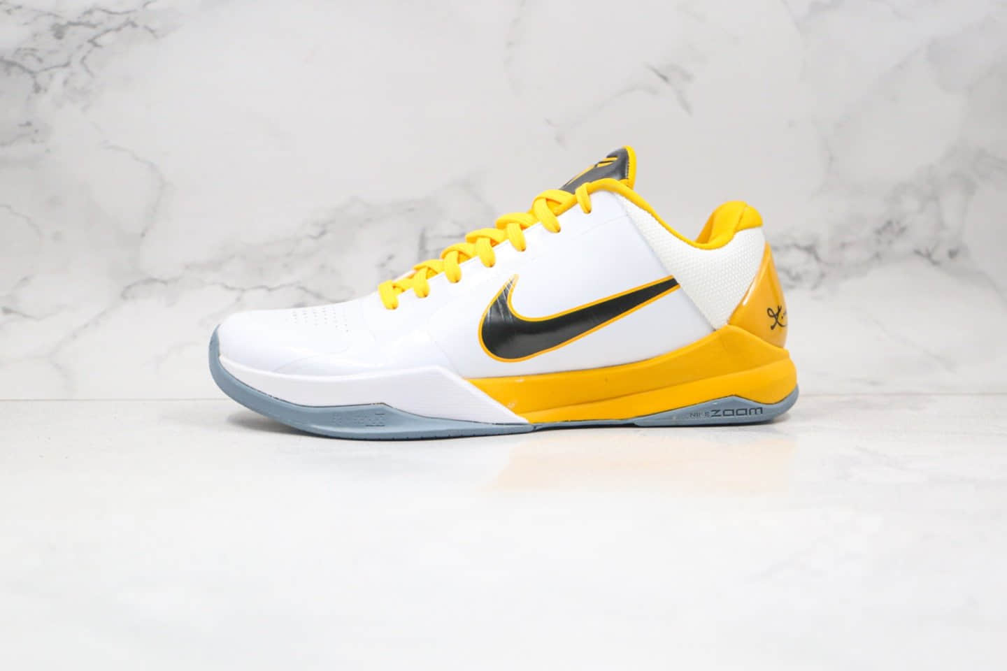 耐克Nike Zoom Kobe 5纯原版本科比5代男子实战篮球鞋白黄色内置真碳纤维板 货号：386430-104