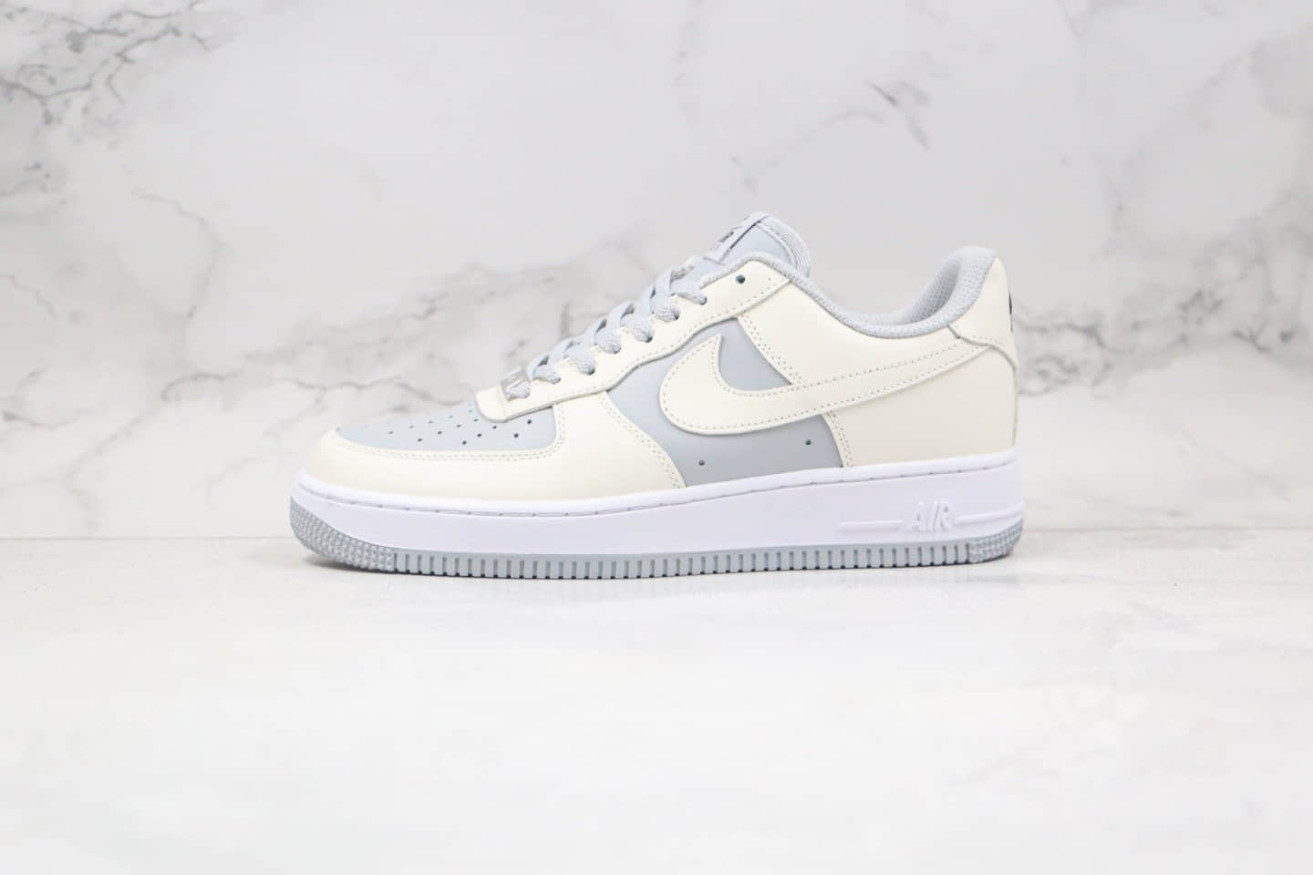 耐克Nike Air Force 1纯原版本低帮AF1空军一号北极狐米白灰色原厂中底钢印 货号：AQ4134-405