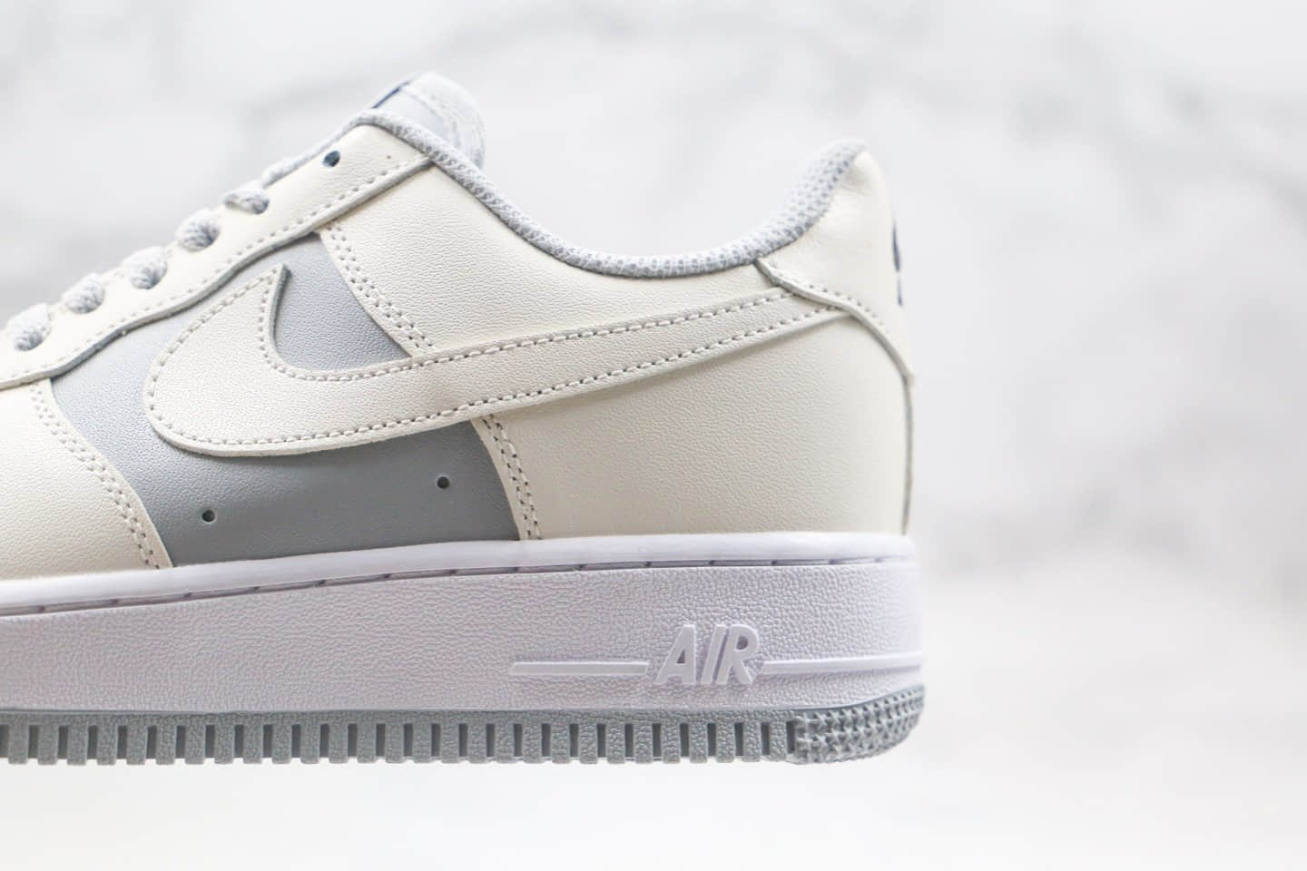 耐克Nike Air Force 1纯原版本低帮AF1空军一号北极狐米白灰色原厂中底钢印 货号：AQ4134-405