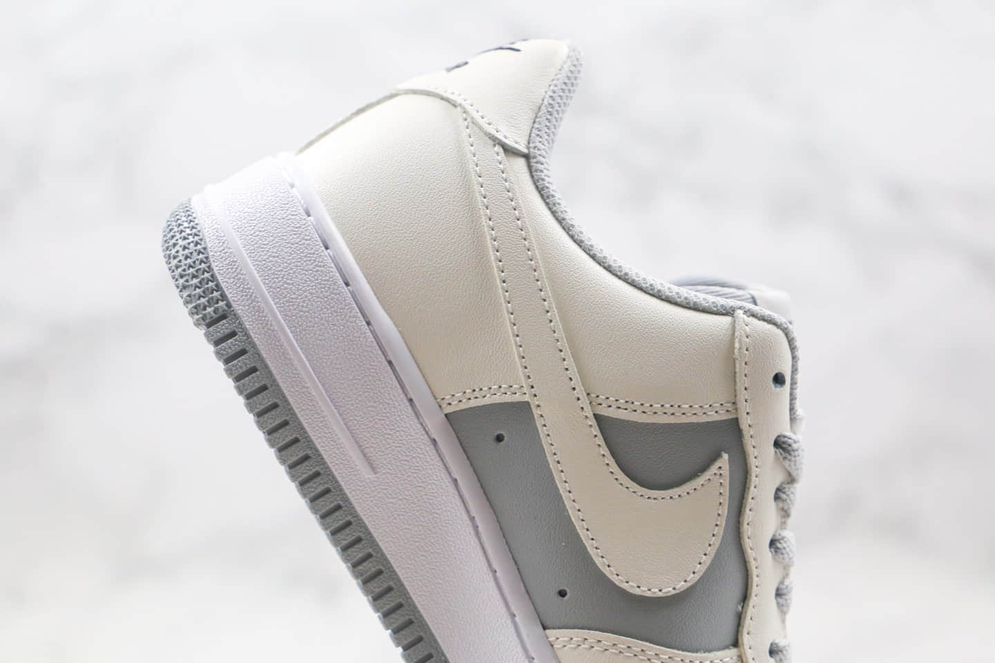 耐克Nike Air Force 1纯原版本低帮AF1空军一号北极狐米白灰色原厂中底钢印 货号：AQ4134-405