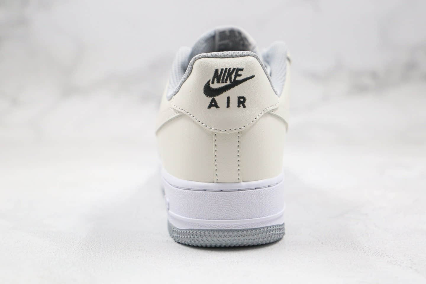 耐克Nike Air Force 1纯原版本低帮AF1空军一号北极狐米白灰色原厂中底钢印 货号：AQ4134-405