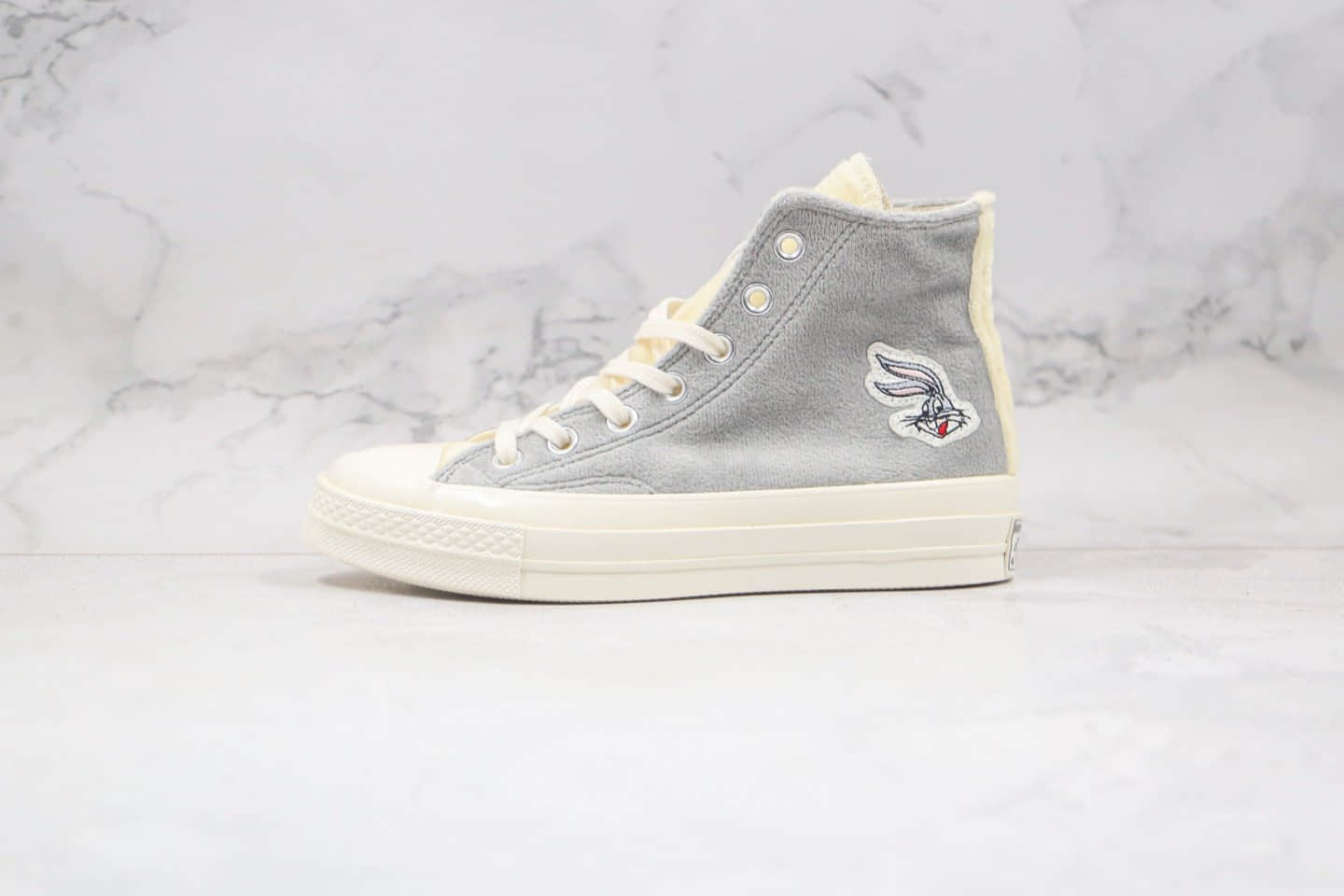 匡威Converse x Bugs Bunny兔八哥联名款纯原版本高帮灰白色毛绒硫化板鞋原楦头纸板打造 货号：169222C