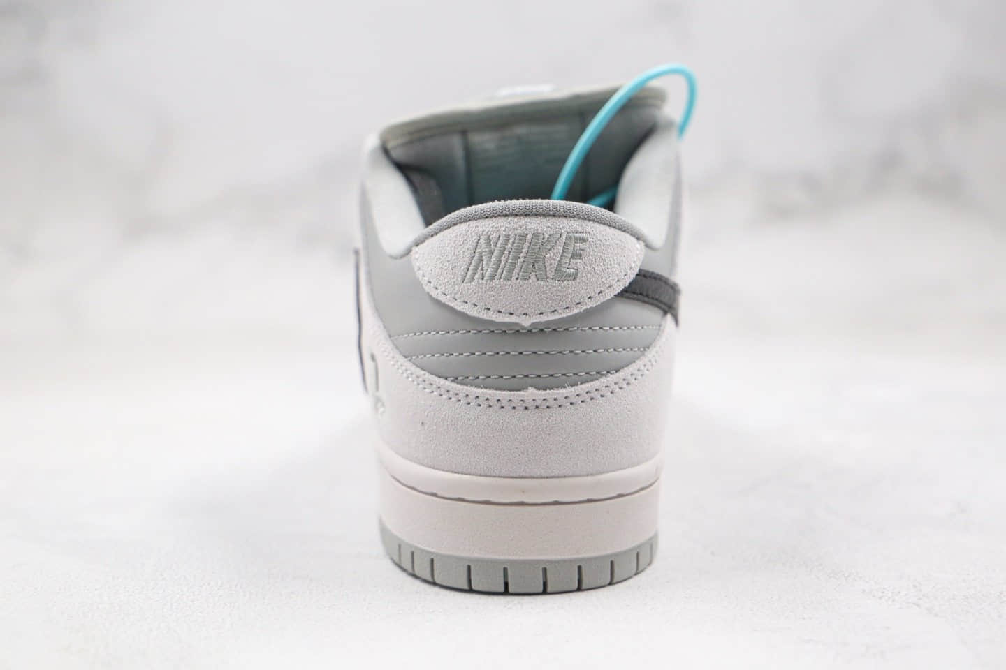 耐克Nike Dunk SB Low纯原版本低帮SB DUNK客制款倒钩灰黑色板鞋内置Zoom气垫加厚鞋舌填充 货号：BQ6817-101