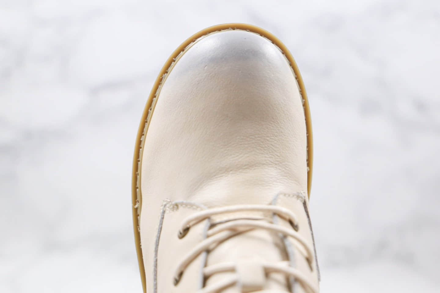 UGG马丁靴2021系列新款复古白色纯原版本原档案数据开发正确鞋面材质内里材质