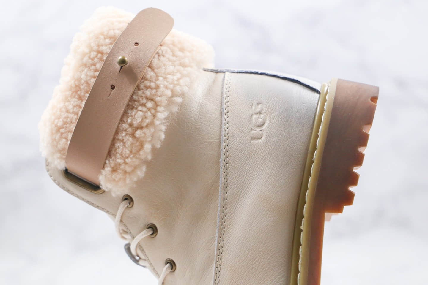 UGG马丁靴2021系列新款复古白色纯原版本原档案数据开发正确鞋面材质内里材质