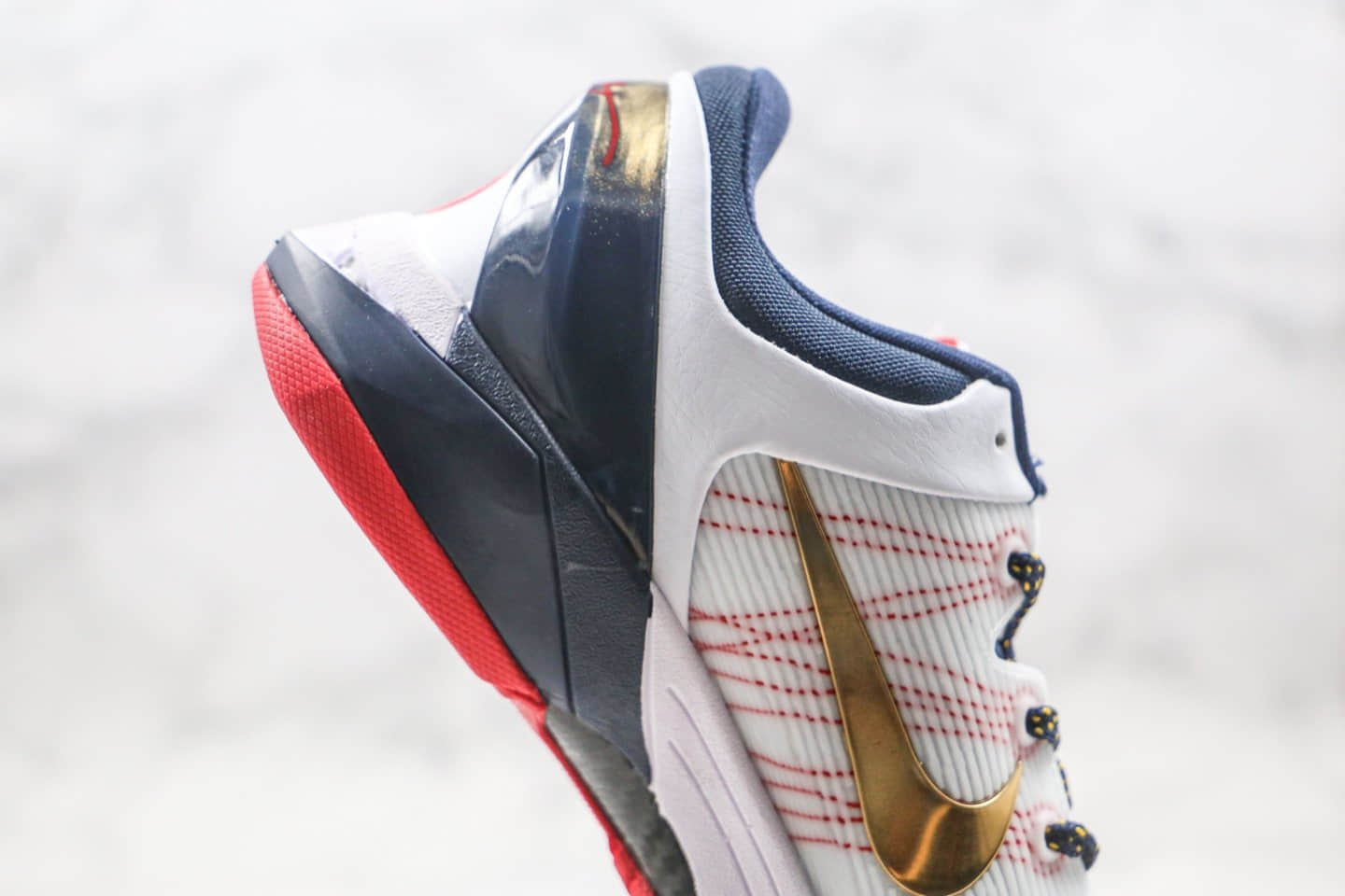 耐克Nike Zoom Kobe VII visibility Cloak纯原版本科比7代白蓝金色篮球鞋内置真碳板气垫支持实战 货号：488371-104