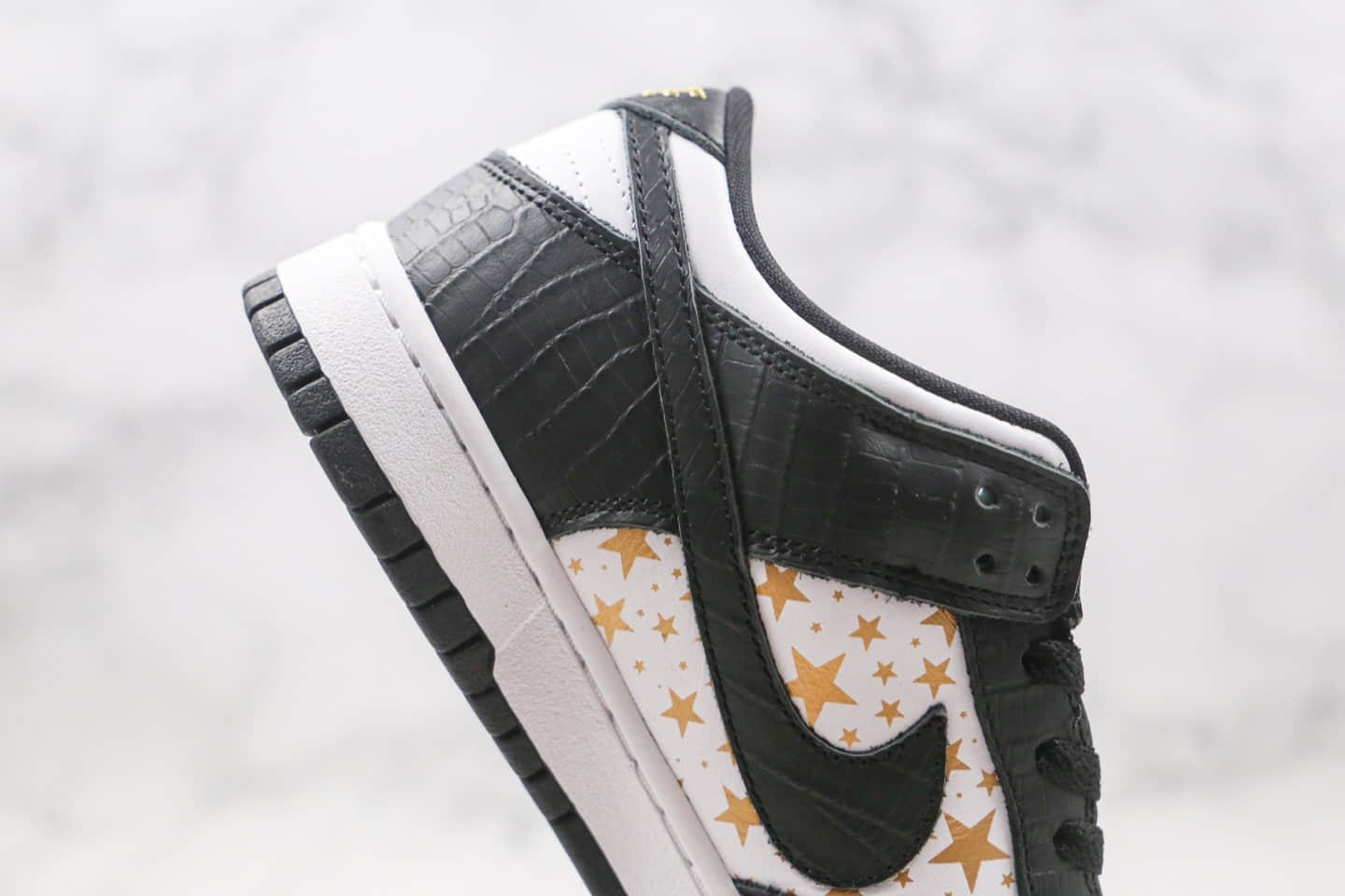 耐克Nike SB Dunk Low x Supreme纯原版本联名款低帮SB DUNK板鞋星星黑白色内置zoom气垫 货号：DH3228