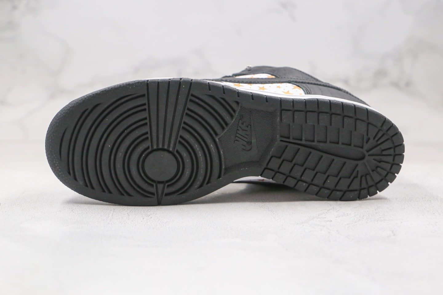 耐克Nike SB Dunk Low x Supreme纯原版本联名款低帮SB DUNK板鞋星星黑白色内置zoom气垫 货号：DH3228-102
