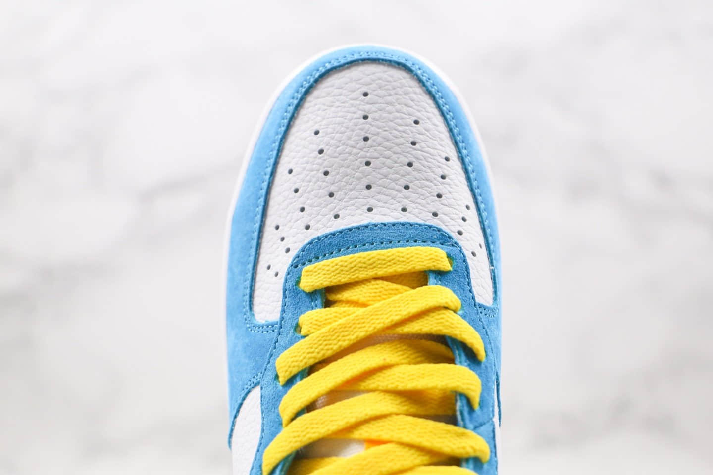耐克Nike Air Force 1 MID纯原版本中帮空军一号哆啦A梦联名款白红蓝黄色板鞋内置气垫 货号：DK1288-600