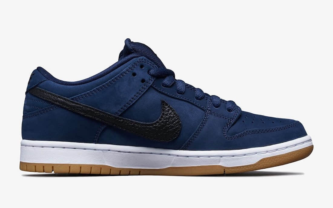 午夜海军蓝装扮！Nike SB Dunk新配色下月登场！ 货号：CW7463-401