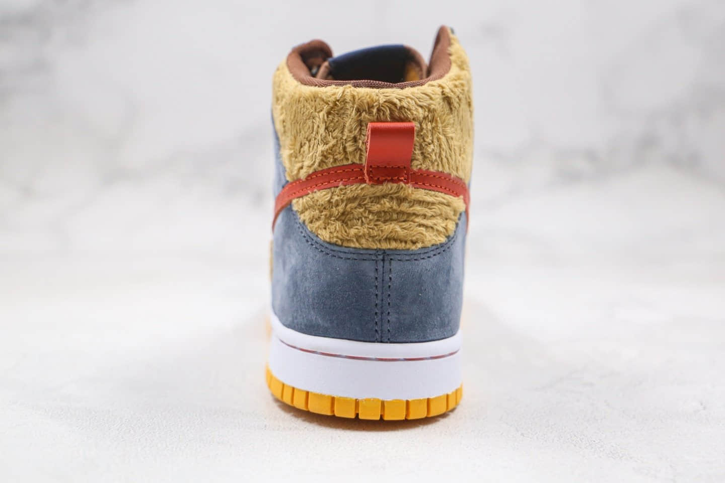 耐克Nike SB Dunk High Papa Bear纯原版本高帮SB DUNK熊宝宝毛绒蓝黄棕红色板鞋内置Zoom气垫正确鞋面材质 货号：313171-781