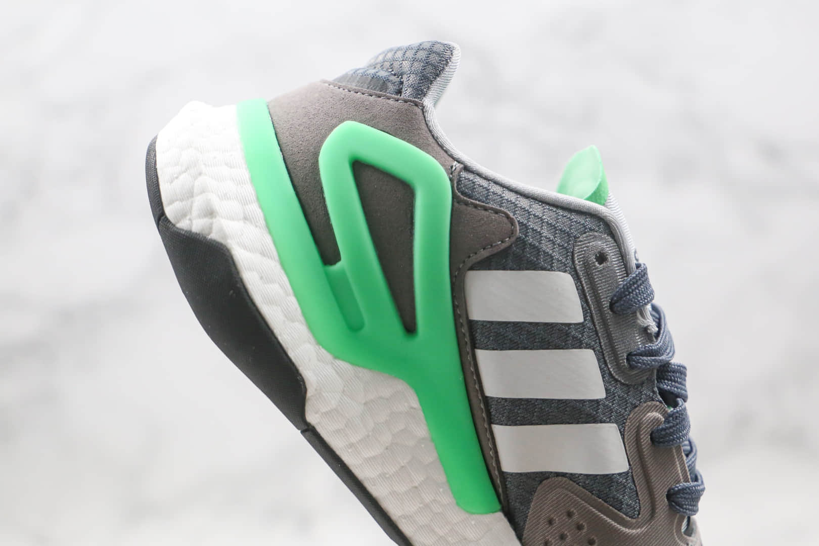阿迪达斯Adidas Originals 2020 Day Jogger Boost纯原版本夜行者二代灰绿色爆米花跑鞋原档案数据开发 货号：FW4868
