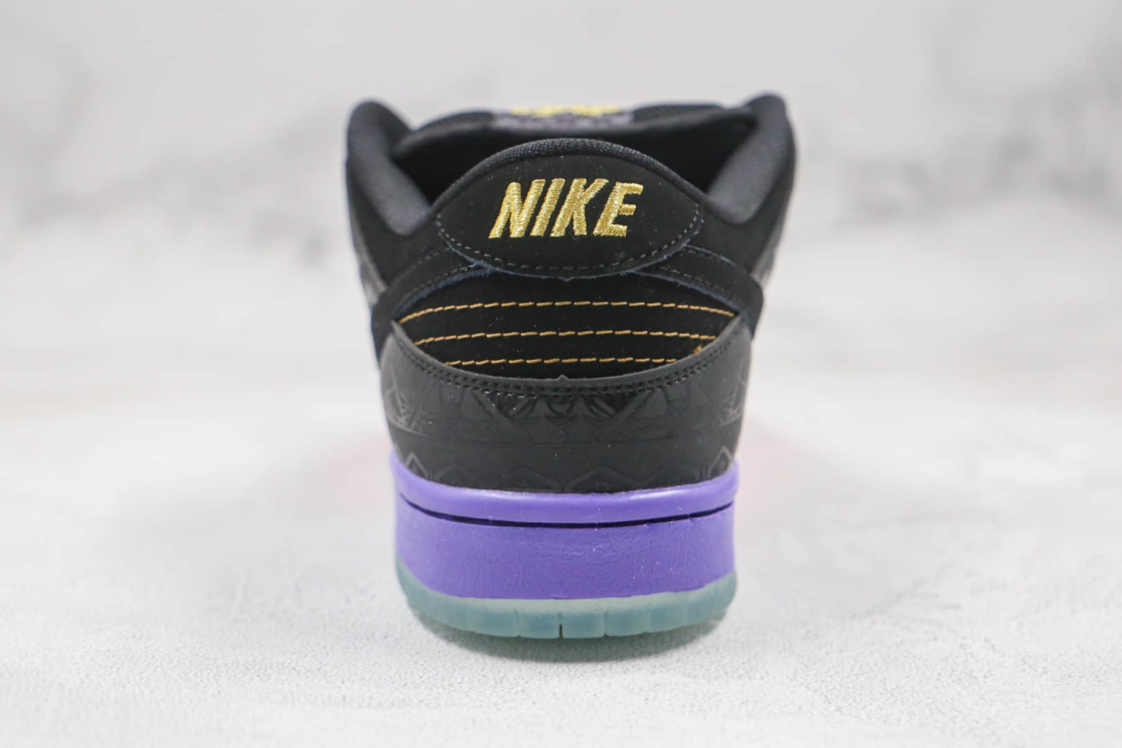 耐克Nike SB Dunk Low纯原版本低帮SB DUNK麂皮红紫渐变板鞋原盒原标正确加厚鞋舌 货号：504750-001
