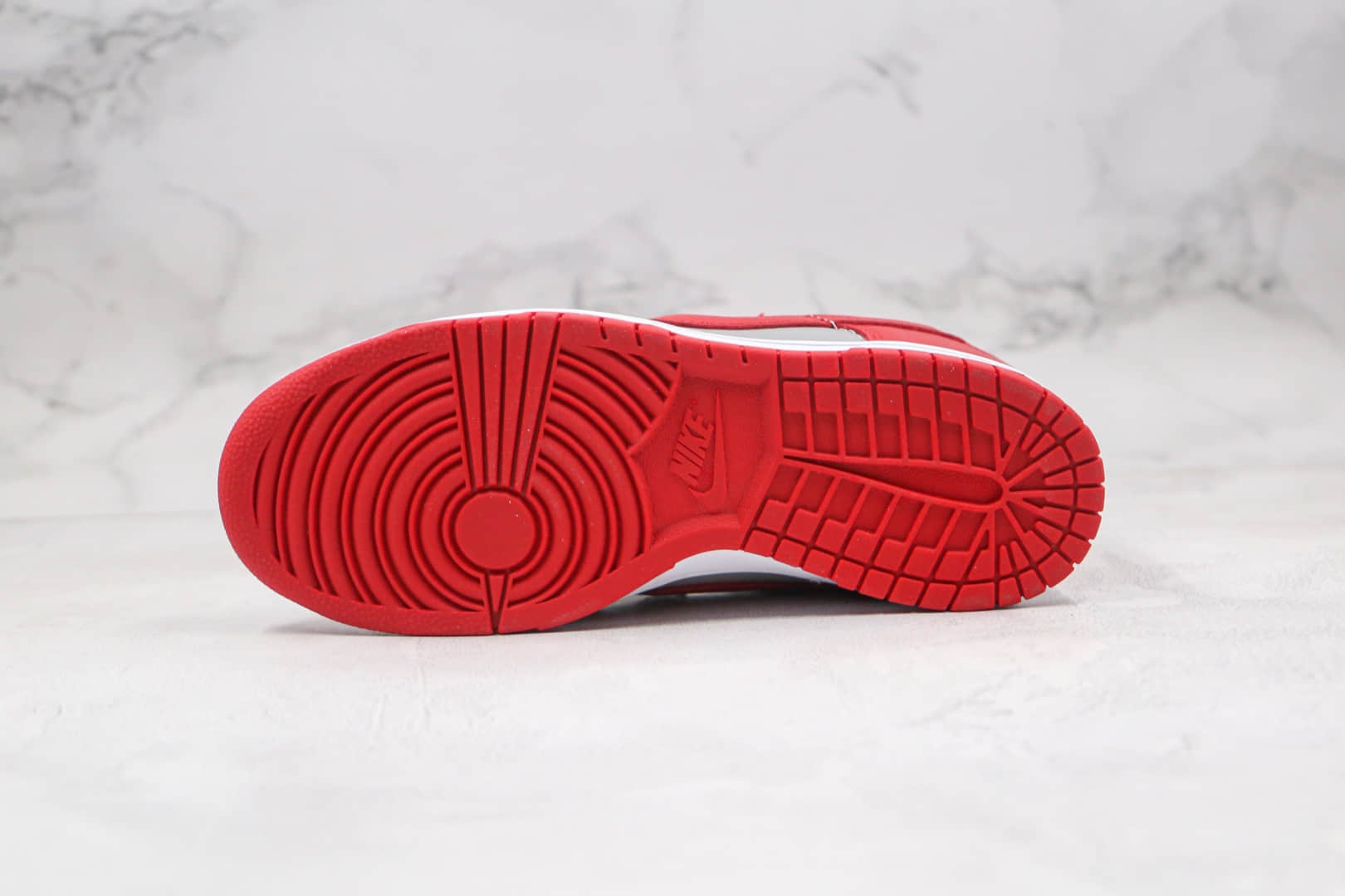 耐克Nike SB Dunk Low纯原版本低帮SB DUNK灰红色板鞋内置气垫原盒原标 货号：DD1301-002