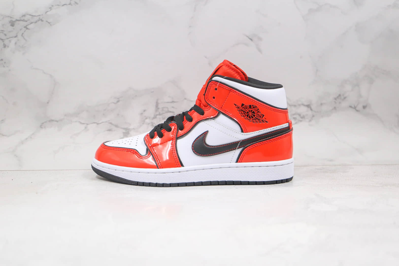 乔丹Air Jordan 1 Mid Turf Orange纯原版本中帮AJ1白红黑线勾勒篮球鞋原档案数据开发 货号：DD6834-802