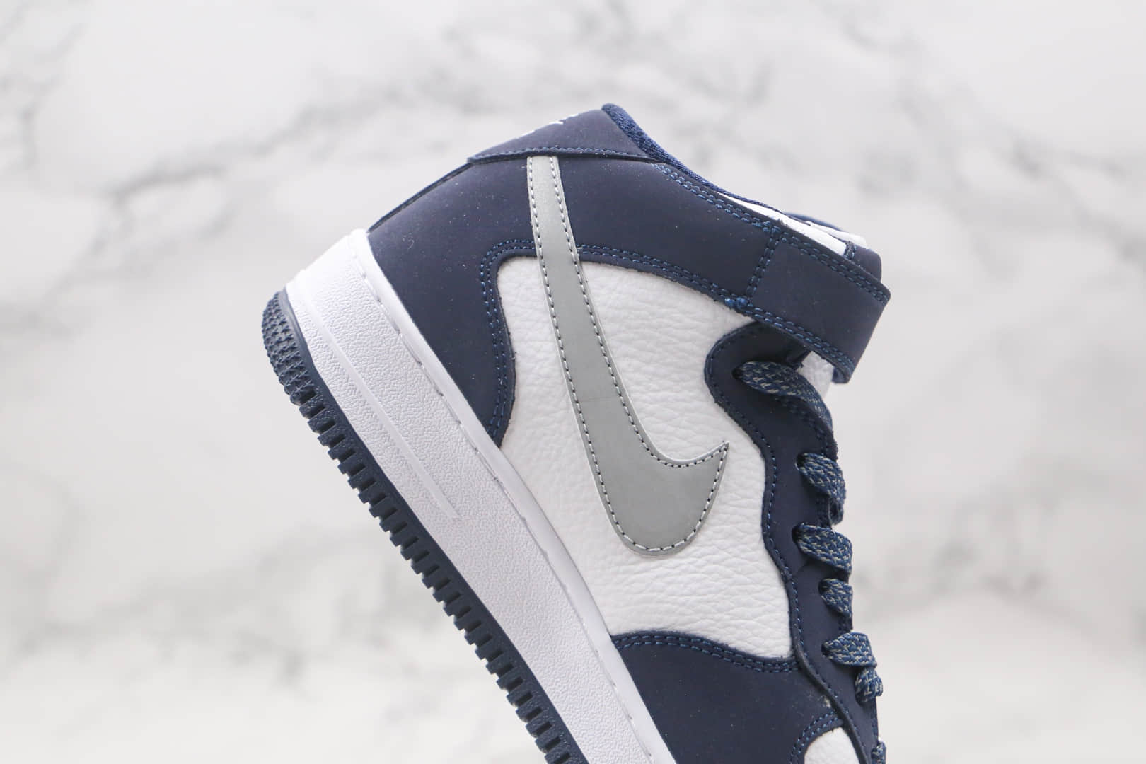 耐克Nike Air Force 1 07纯原版本中帮空军一号海军蓝板鞋内置全掌Sole气垫 货号：AQ2263-115