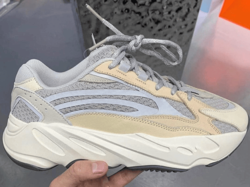 酷似天价首发配色！奶油Yeezy 700 V2“ Cream”实物首度曝光！