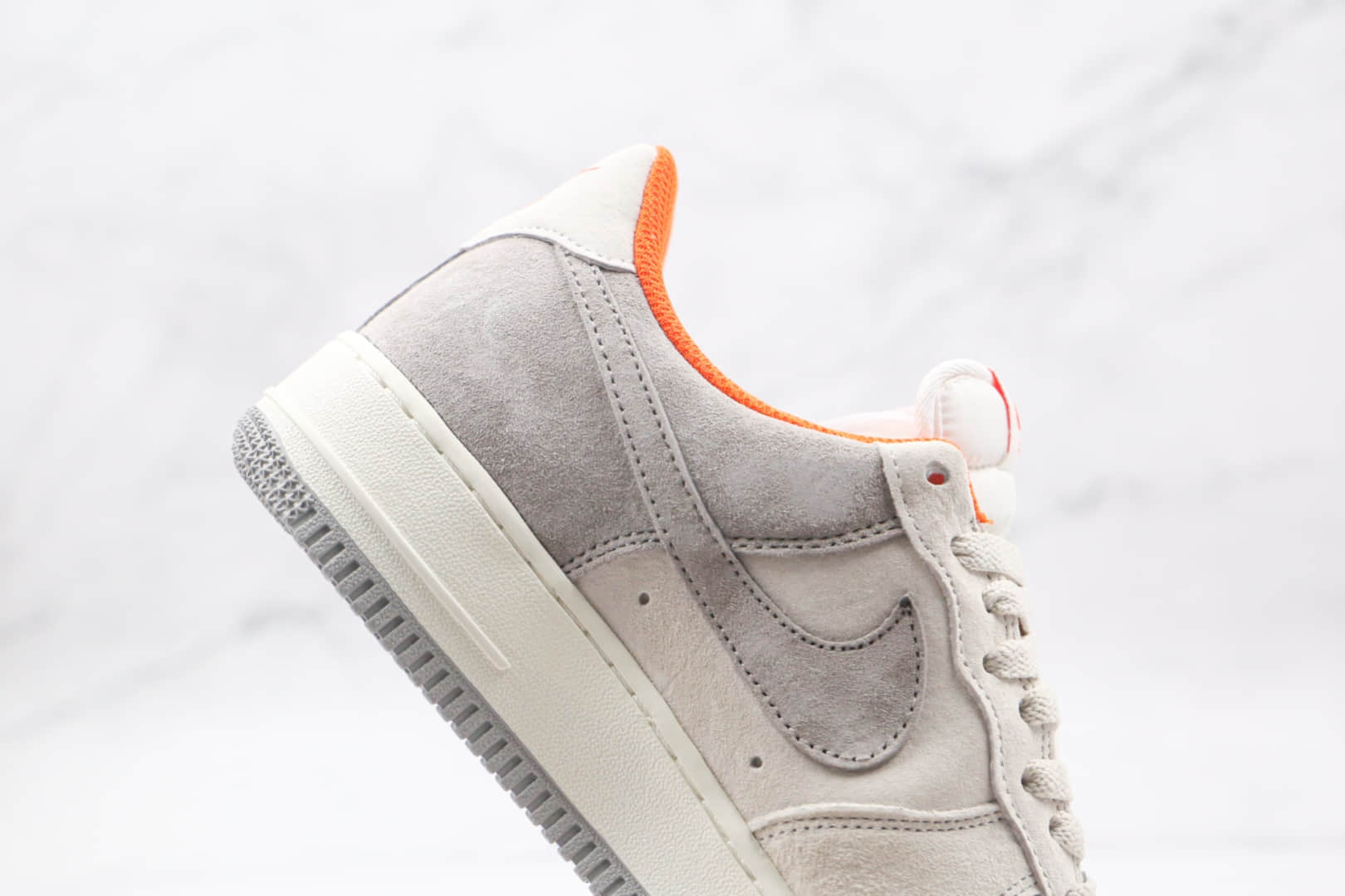 耐克Nike Air Force 1 '07 Grey White Brown纯原版本低帮空军一号灰米白橘色麂皮帆布拼接板鞋内置Sole气垫 货号：CC5059-102