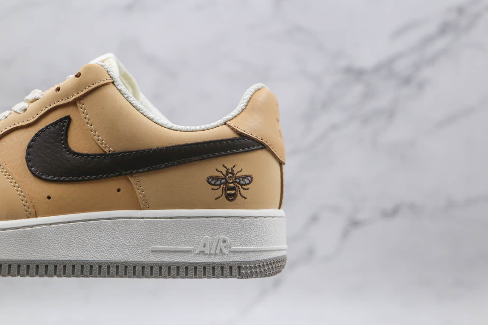 耐克Nike Air Force 1 Low Manchester Bee纯原版本低帮空军一号奶茶小蜜蜂板鞋内置全掌Sole气垫 货号：DC1939-200