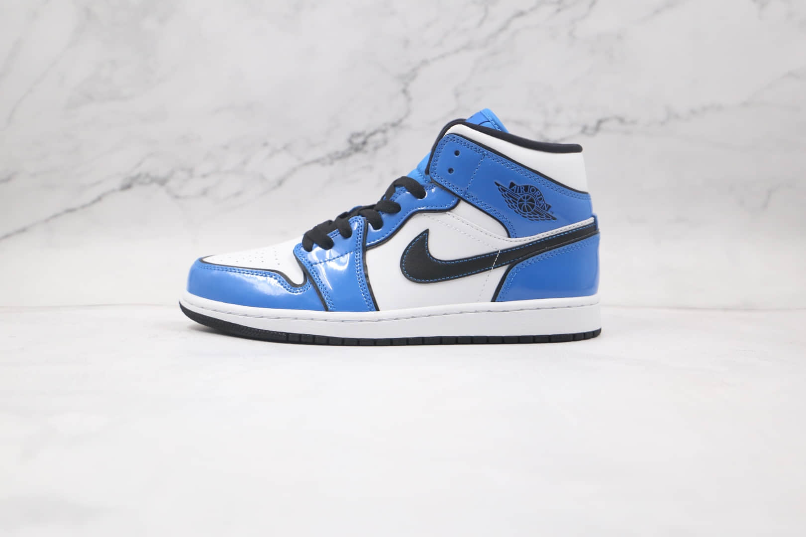 乔丹Air Jordan 1 Mid Signal Blue纯原版本中帮AJ1二次元描边白蓝小闪电原楦头纸板打造 货号：DD6834-402