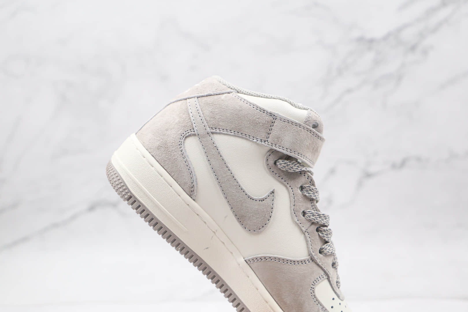 耐克Nike Air Force 1 07 MID纯原版本中帮空军一号灰白色鞋带反光板鞋内置Sole气垫 货号：CQ3866-015