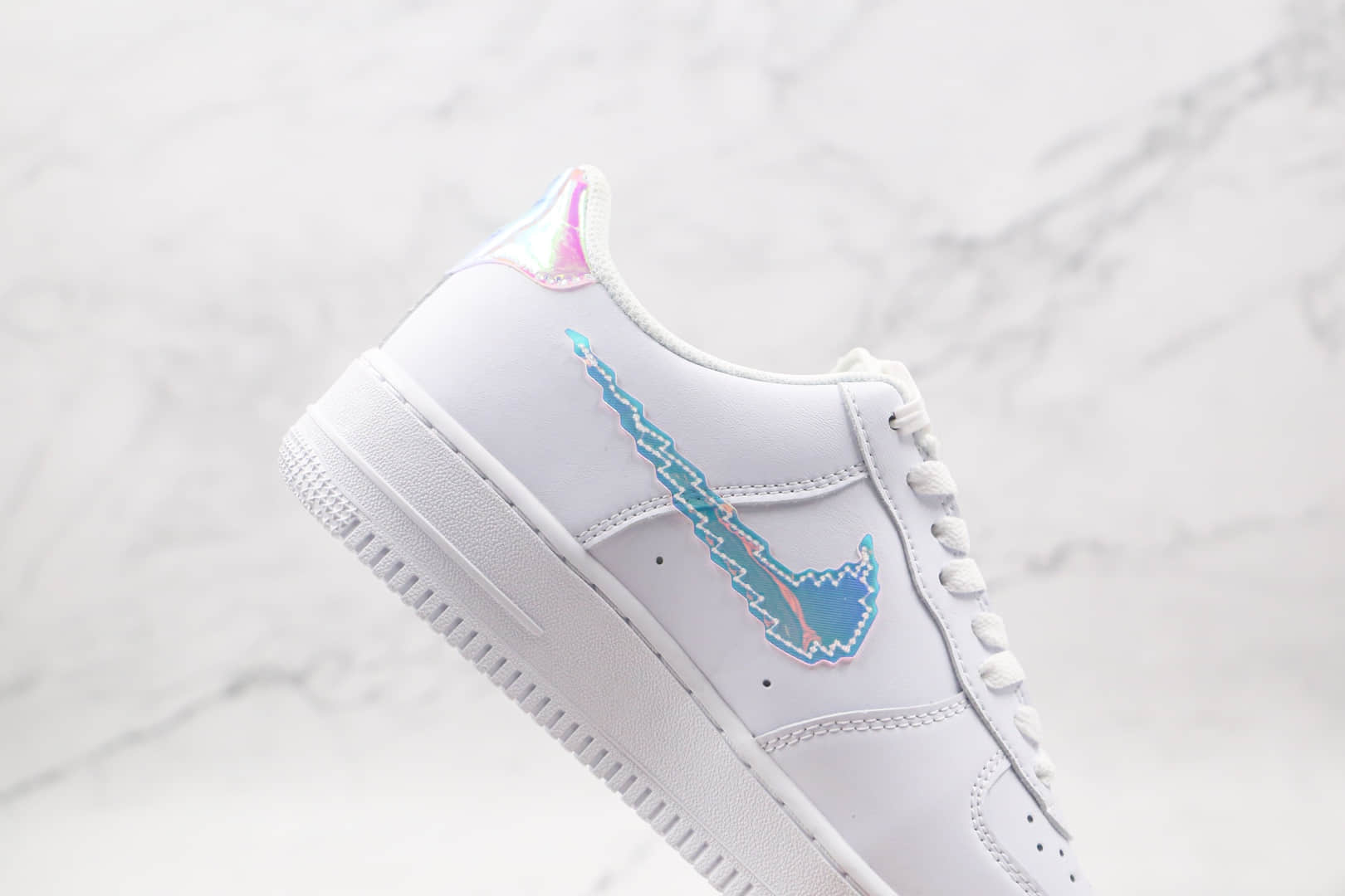 耐克Nike Air Force 1 LV8纯原版本低帮空军一号白镭射板鞋原盒原标正确鞋面镭射标 货号：CW1577-100