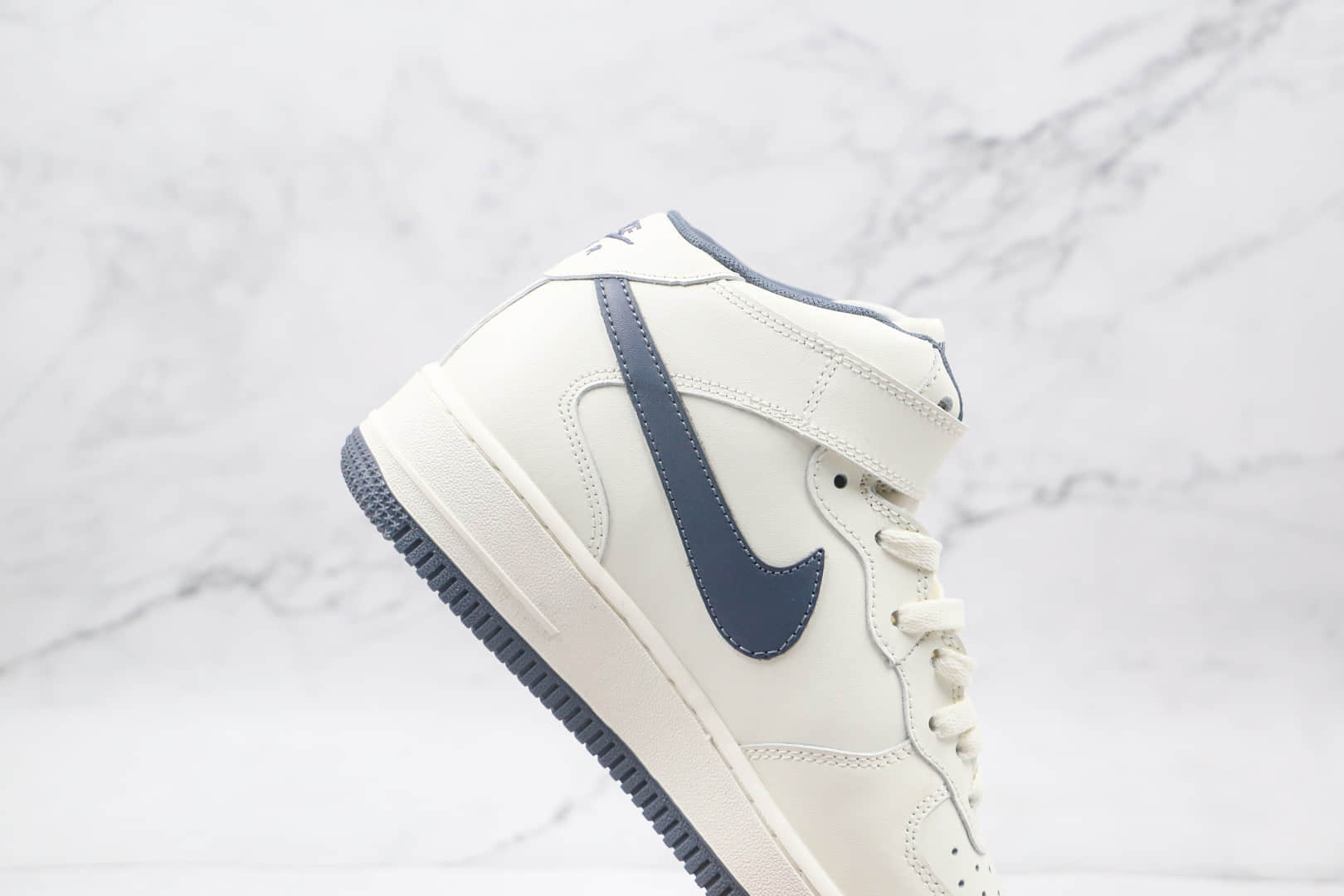 耐克Nike Air Force 1 07 Mid纯原版本中帮空军一号白深蓝色板鞋原鞋开模一比一打造 货号：CT7876-994