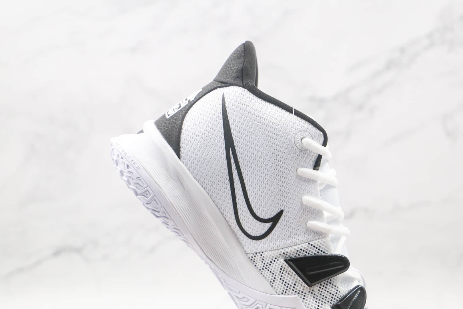 耐克Nike Kyrie 7 Pre Heat Ep纯原版本欧文7代白黑色篮球鞋内置气垫支持实战 货号：CQ9327-100