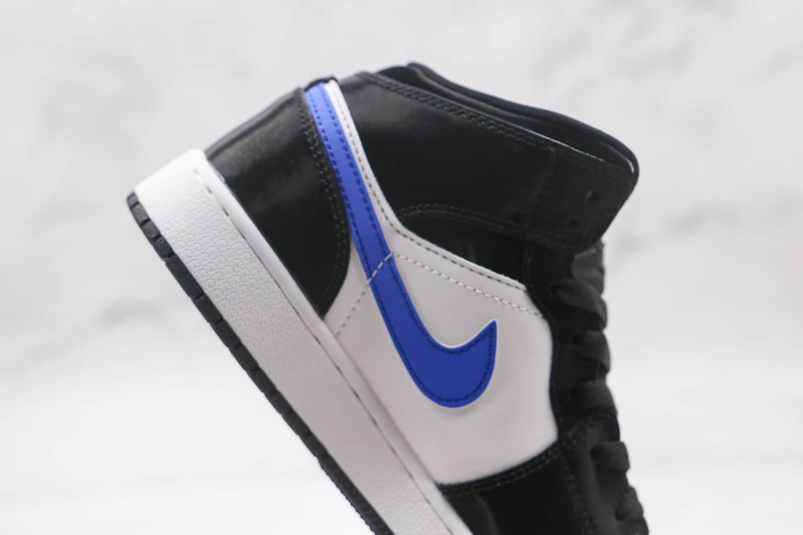 乔丹Air Jordan 1 Mid “Astronomy Blue”纯原版本中帮AJ1黑白蓝色蓝熊猫原鞋开模 货号：554725-084