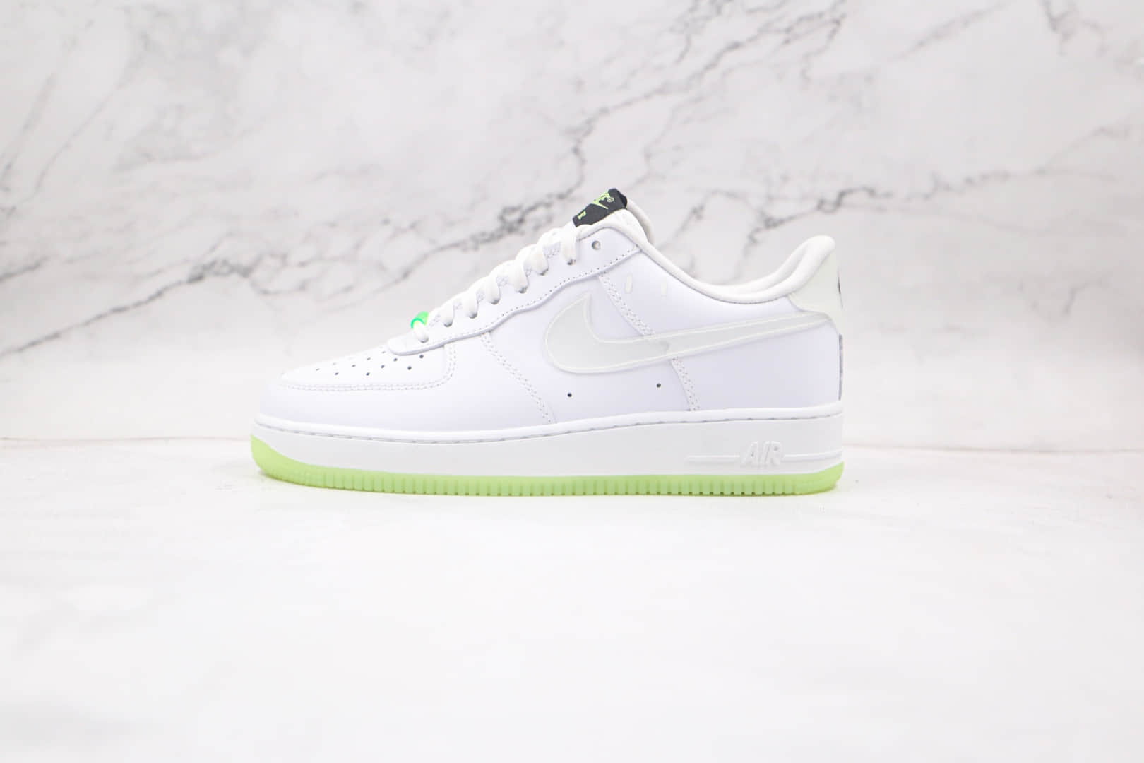 耐克Nike Air Force 1 Have A Nike Day纯原版本低帮空军一号荧光绿板鞋内置气垫原盒原标 货号：CT3228-100