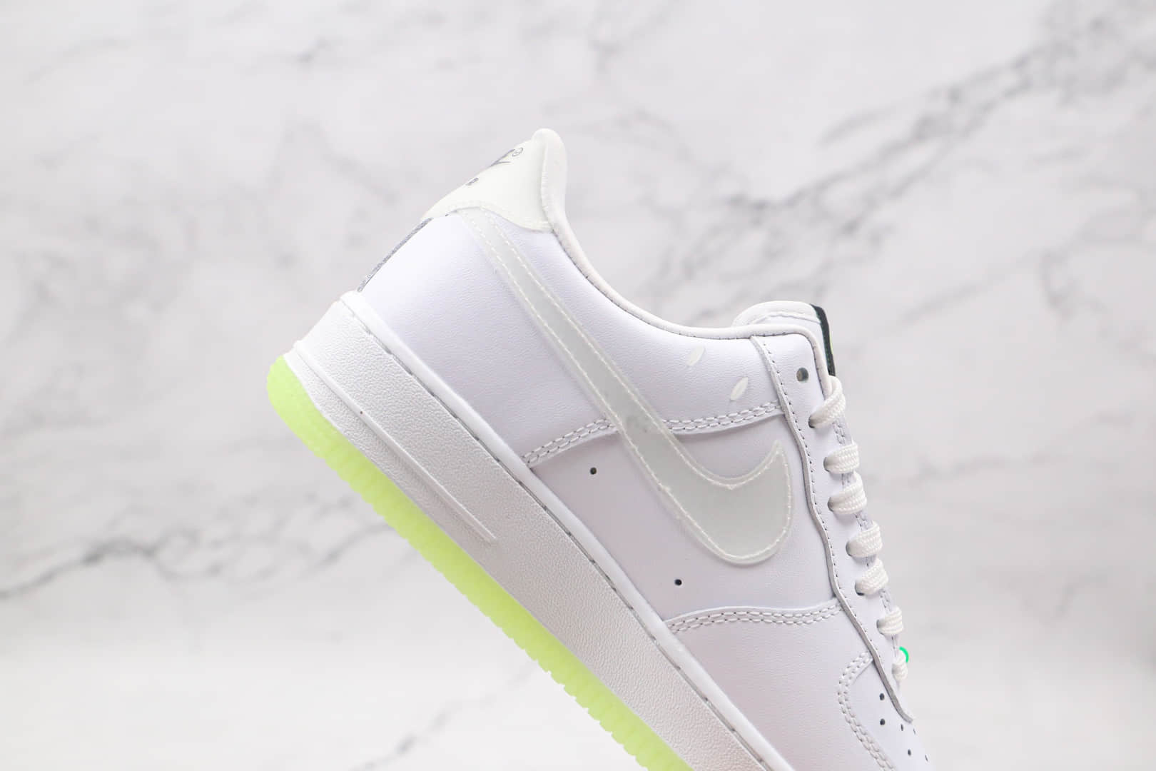 耐克Nike Air Force 1 Have A Nike Day纯原版本低帮空军一号荧光绿板鞋内置气垫原盒原标 货号：CT3228-100