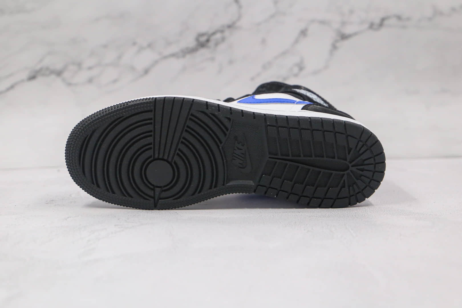 乔丹Air Jordan 1 Mid “Astronomy Blue”纯原版本中帮AJ1黑白蓝色蓝熊猫原鞋开模 货号：554725-084