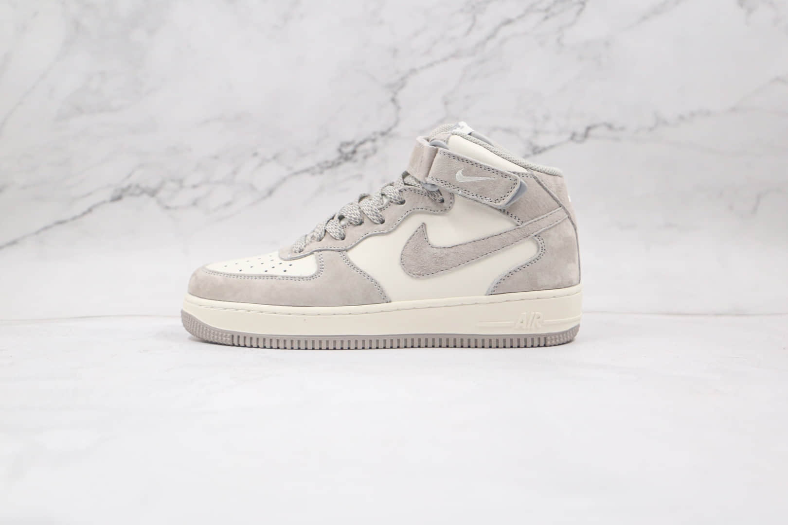 耐克Nike Air Force 1 07 MID纯原版本中帮空军一号灰白色鞋带反光板鞋内置Sole气垫 货号：CQ3866-015