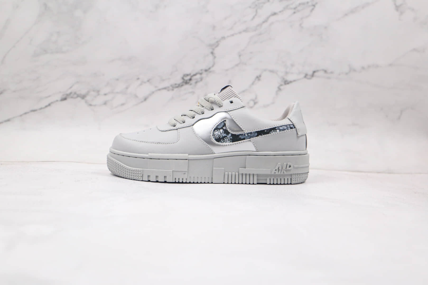 耐克Nike Air Force 1 Pixel SE纯原版本低帮白色花纹空军一号板鞋原楦头纸板打造 货号：CV8481-102