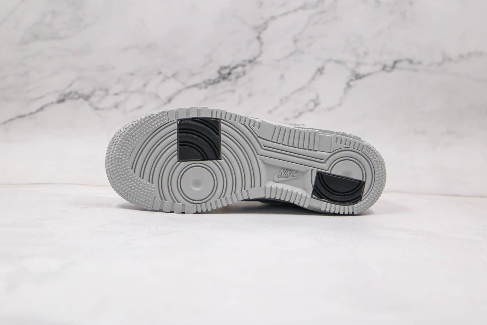 耐克Nike Air Force 1 Pixel SE纯原版本低帮白色花纹空军一号板鞋原楦头纸板打造 货号：CV8481-102