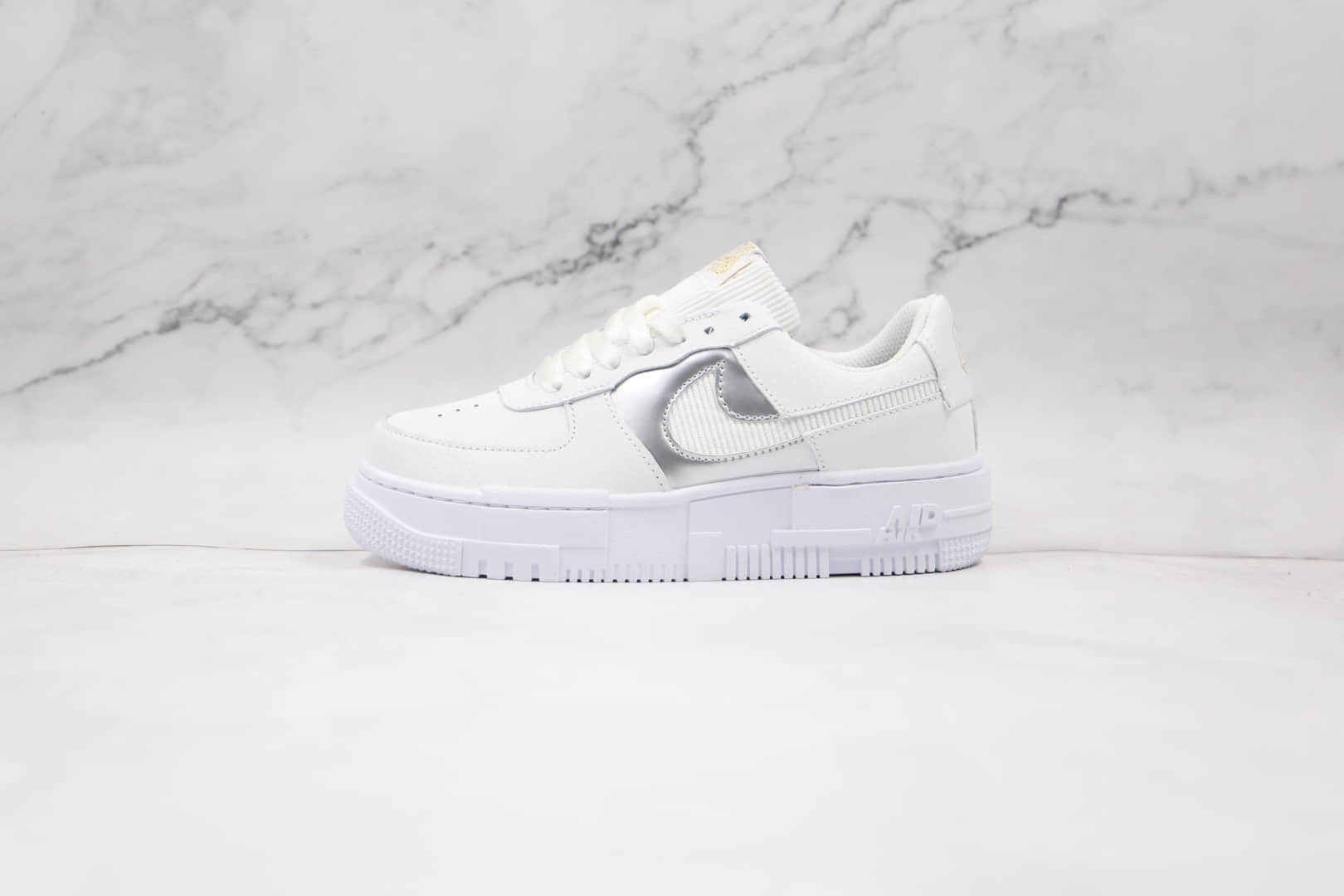 耐克Nike Air Force 1 Pixel SE纯原版本低帮空军一号镭射银解构板鞋原档案数据开发 货号：DC1160-100