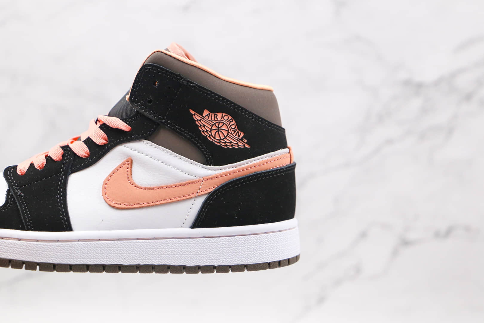 乔丹Air Jordan 1 Mid纯原版本中帮AJ1蜜桃摩卡色篮球鞋正确后跟定型 货号：DH0210-100