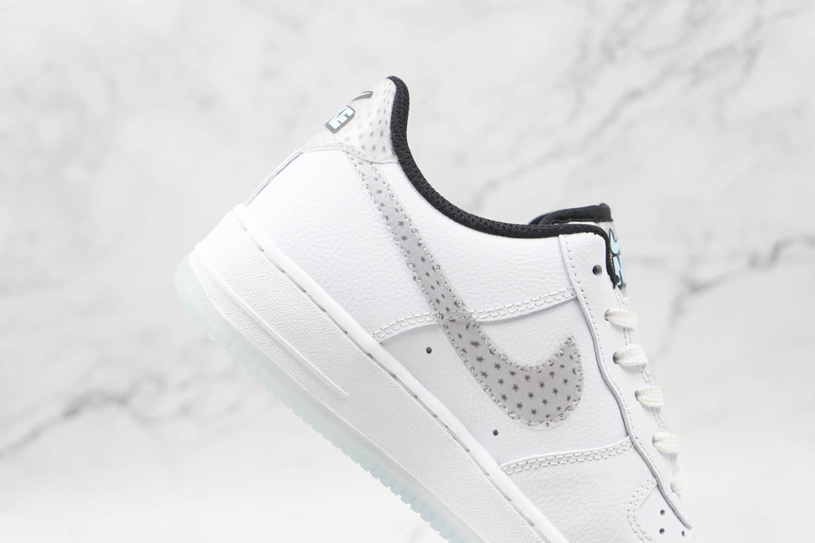 耐克NIKE AIR FORCE 1纯原版本低帮空军一号白灰色裸眼3D板鞋内置气垫 货号：CW5909-100