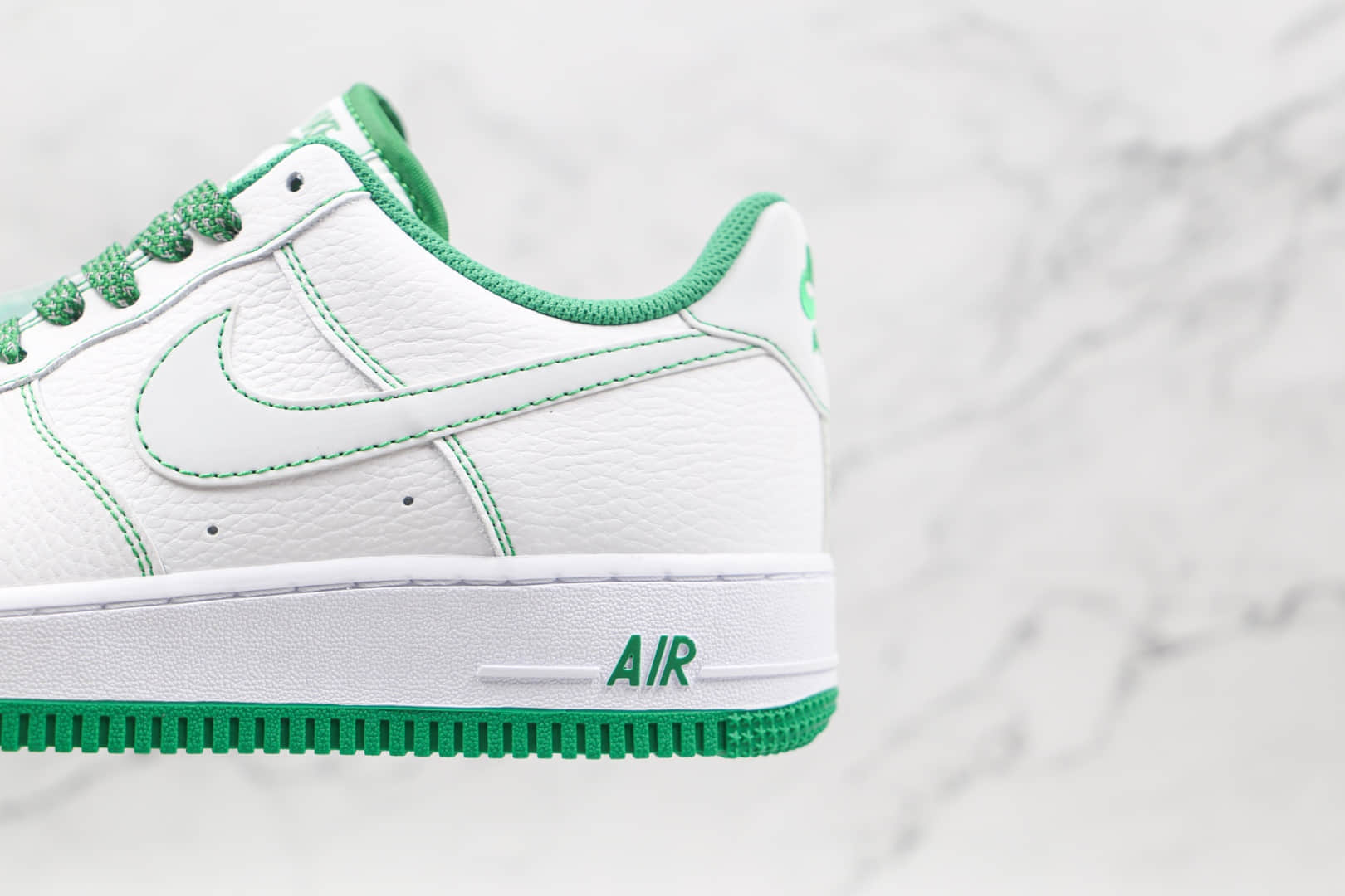 耐克Nike Air Force 1 '07纯原版本低帮空军一号白绿缝线板鞋内置气垫 货号：CN2896-103