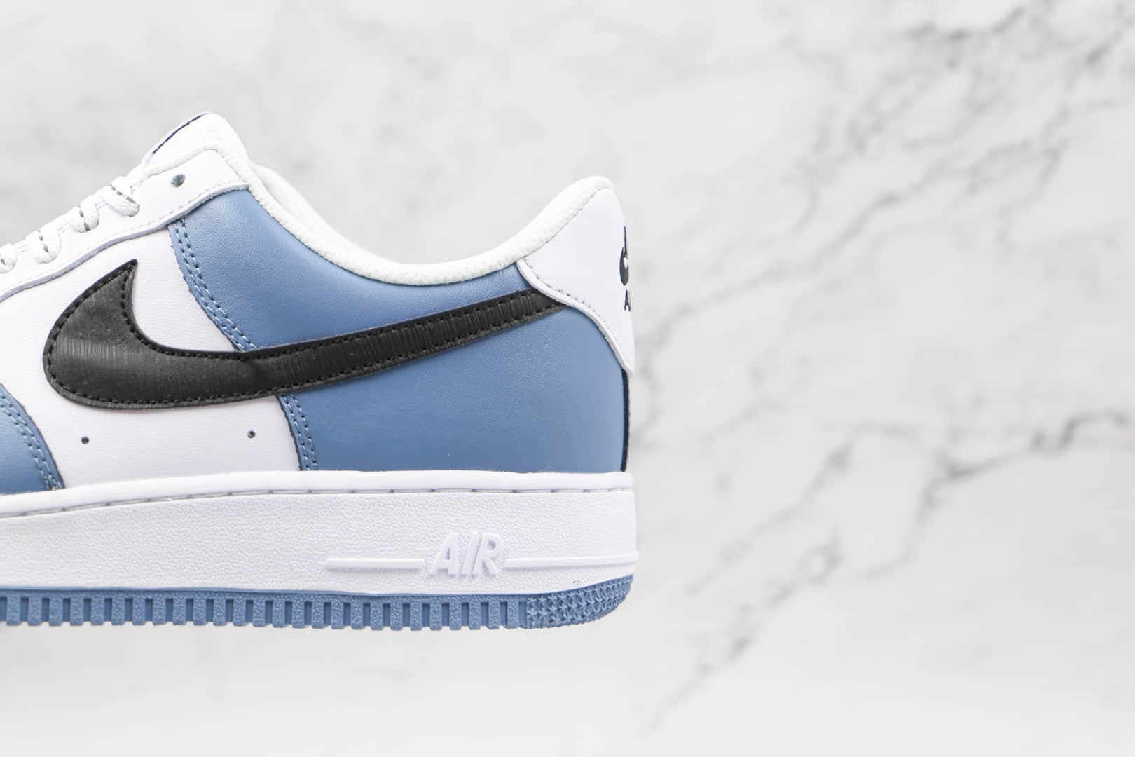 耐克Nike Air Force 1 07 Low纯原版本低帮空军一号天晴蓝黑勾板鞋内置气垫 货号：CQ5059-109