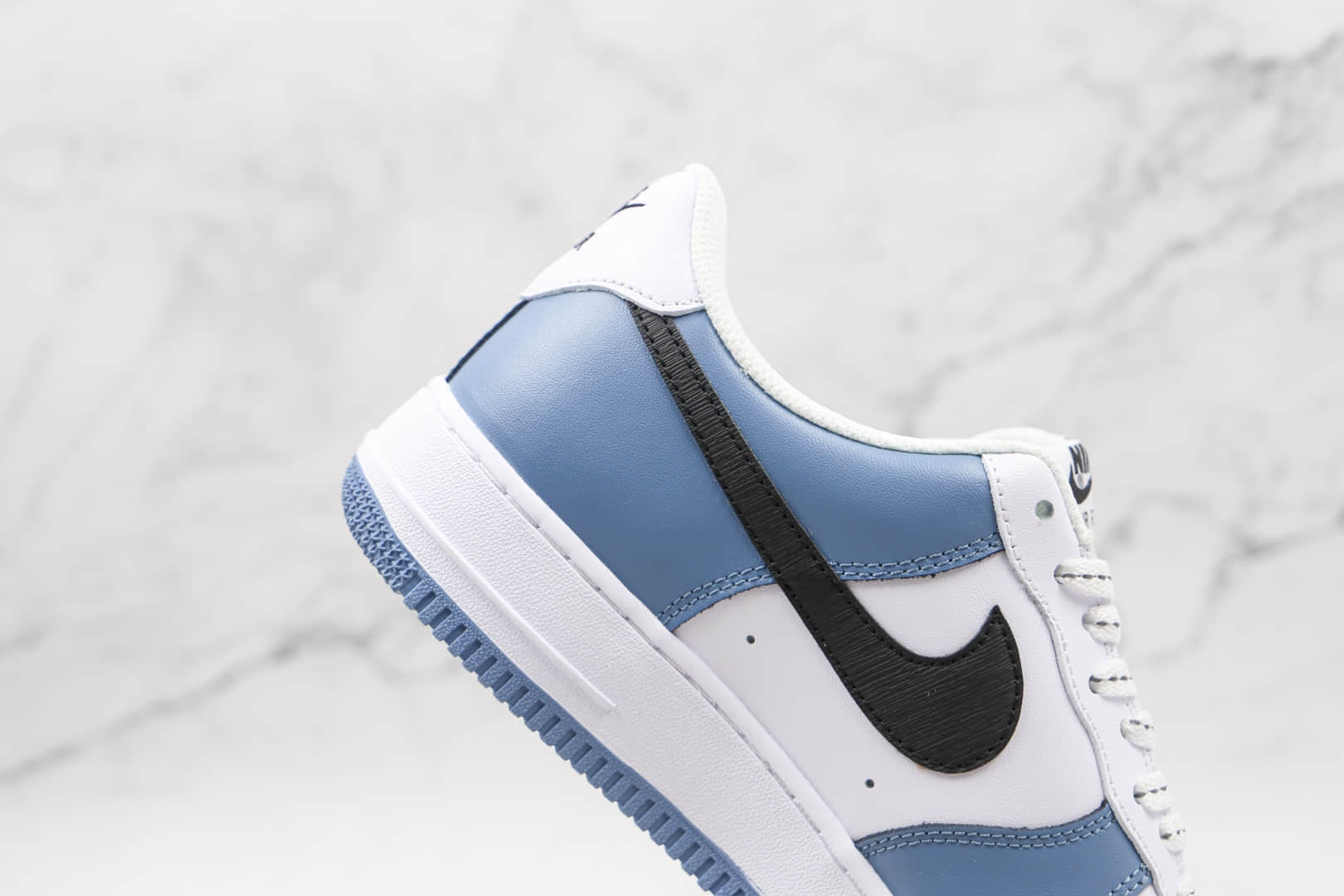 耐克Nike Air Force 1 07 Low纯原版本低帮空军一号天晴蓝黑勾板鞋内置气垫 货号：CQ5059-109