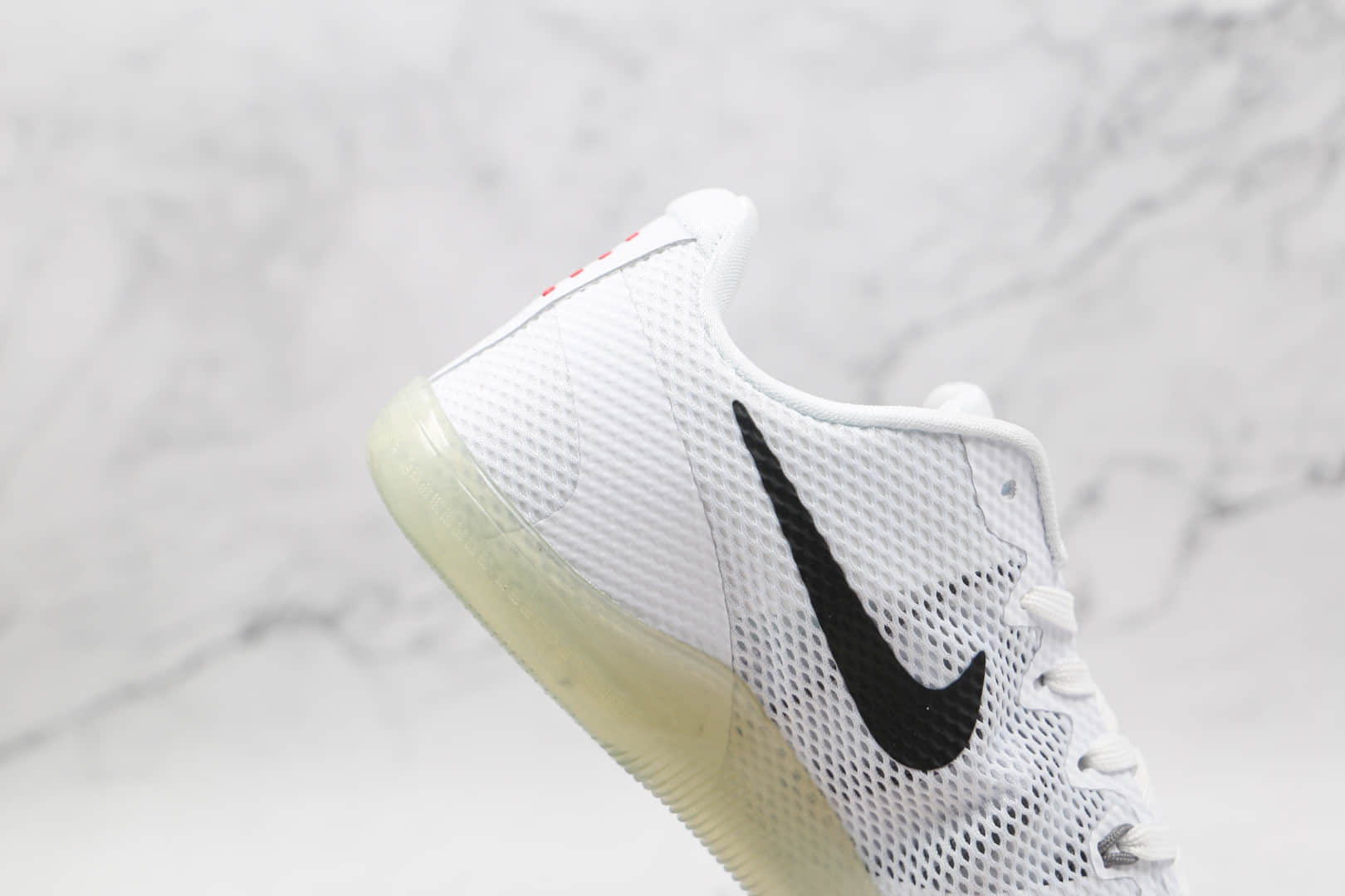 耐克Nike Kobe 11 EM纯原版本科比11代贝多芬白黑色篮球鞋原盒原标支持实战 货号：836184-100