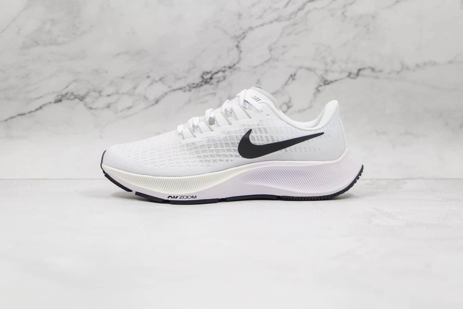 耐克Nike Air Zoom Pegasus 37纯原版本登月37代全白黑勾慢跑鞋原盒原标 货号：BQ9646-100