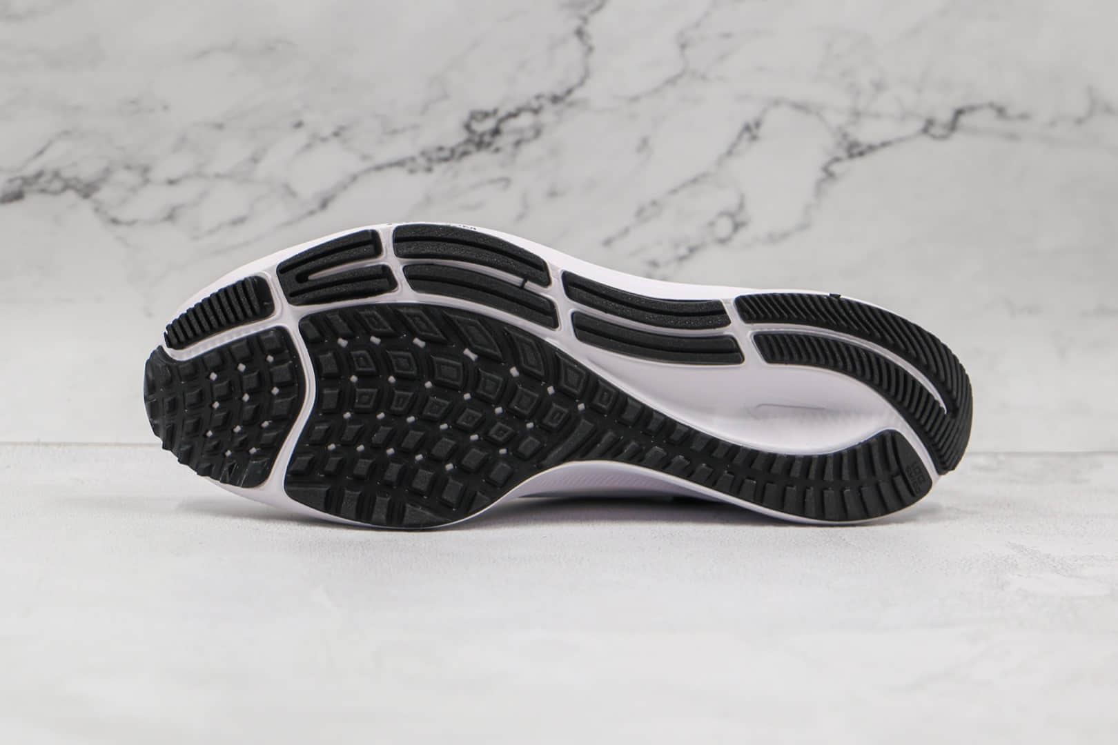 耐克Nike Air Zoom Pegasus 37纯原版本登月37代全白黑勾慢跑鞋原盒原标 货号：BQ9646-100