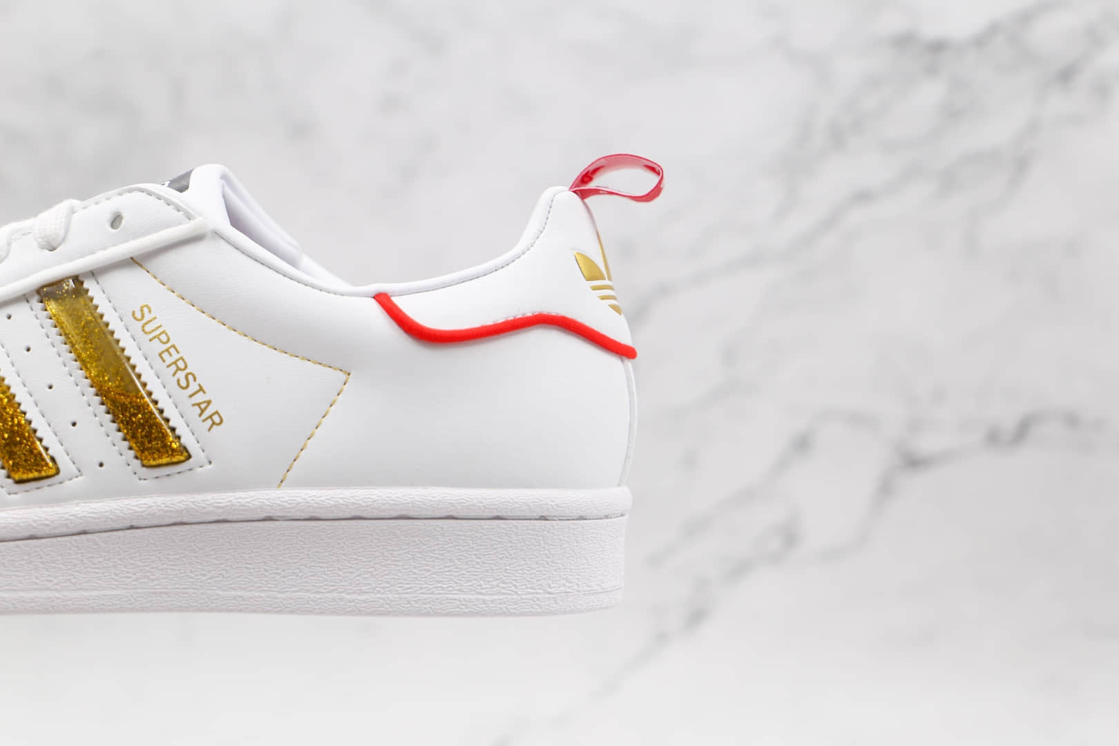 阿迪达斯Adidas Originals Superstars White Red Laceless纯原版本三叶草贝壳头白金色板鞋原档案数据开发 货号：GX7914