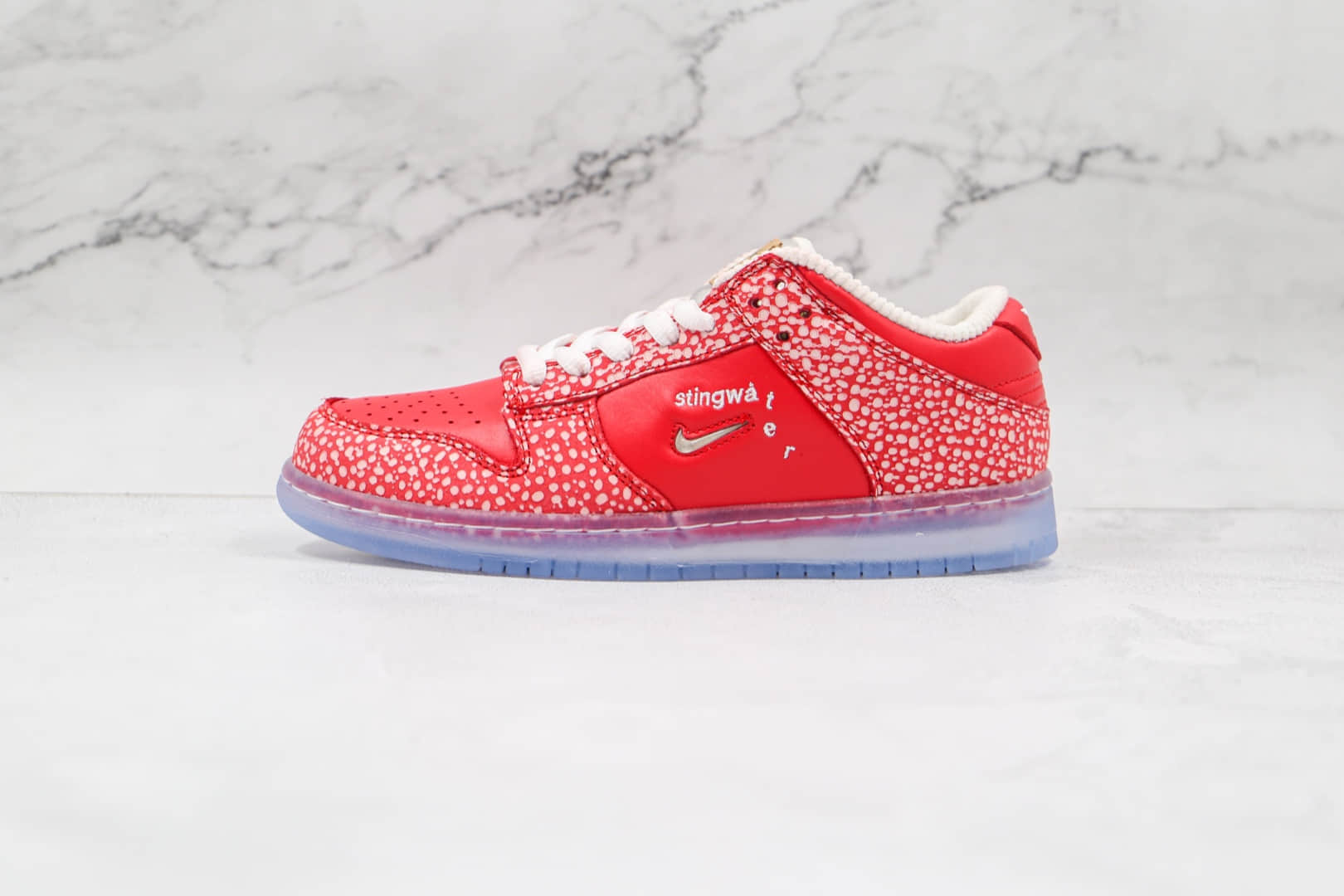 耐克Nike SB Dunk Low Magic Mushroom x Stingwater联名款纯原版本低帮SB DUNK红白迷幻蘑菇斑点板鞋内置气垫 货号：DH7650-600