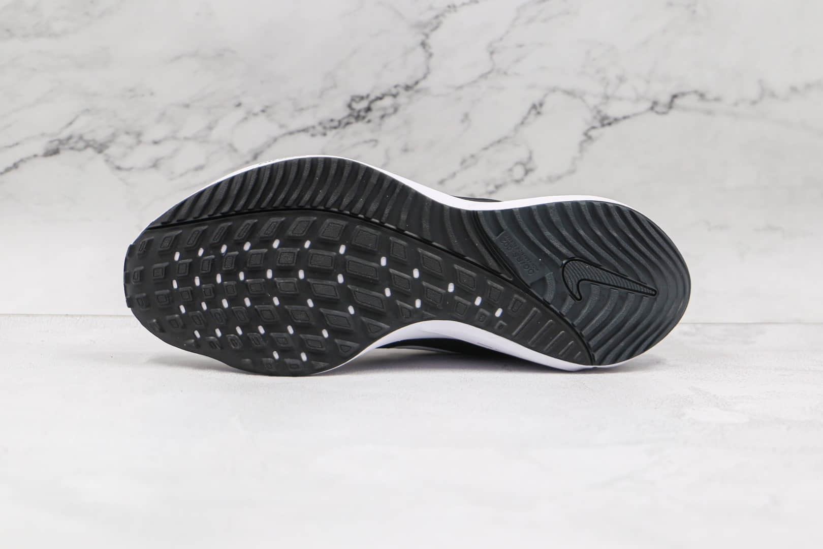 耐克Nike Air Zoom Vomero 15纯原版本登月15代黑色网面透气跑鞋原楦头纸板打造 货号：CU1855-001
